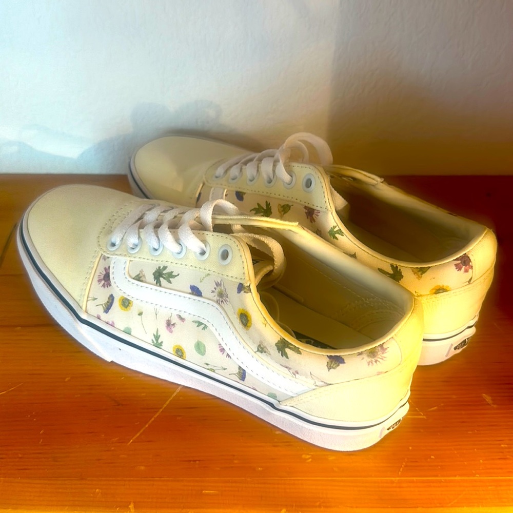 Cute Vans shoes size 8 NEVER WORN
